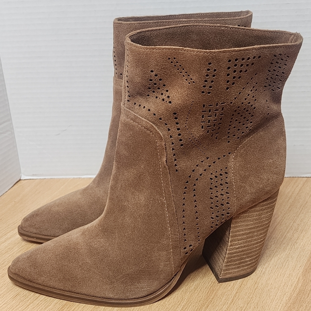 Vince Camuto Suede Leather Tan Perforated Pointed Toe Catheryna Boot Size 10M